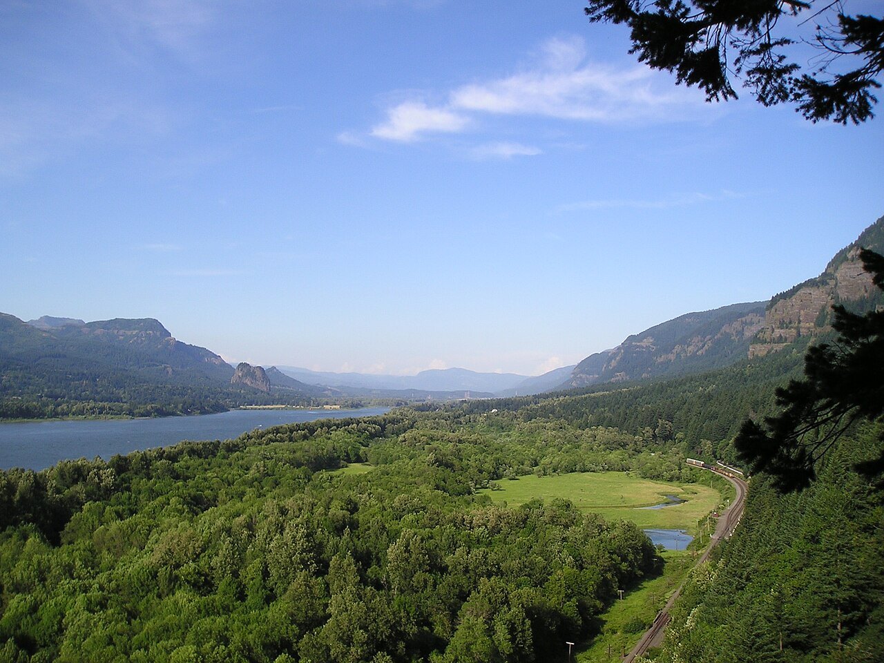 Multnomah Falls on the gorge wall