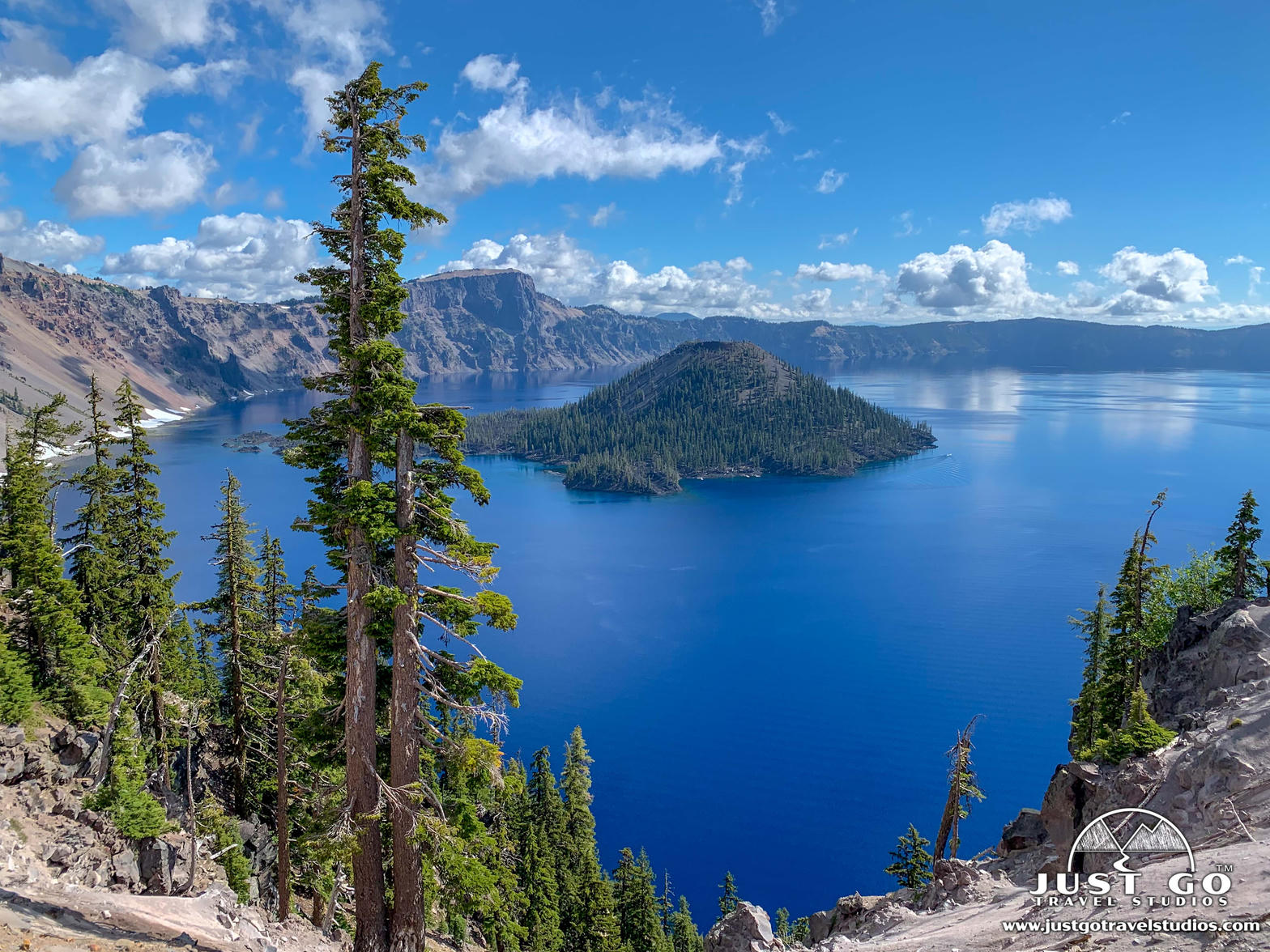 Crater Lake, Oregon — Wizard Island in the caldera