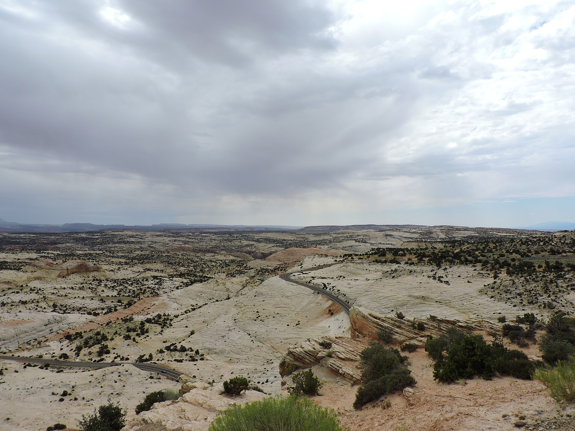 The Escalante benches under cloud from Head of the Rocks