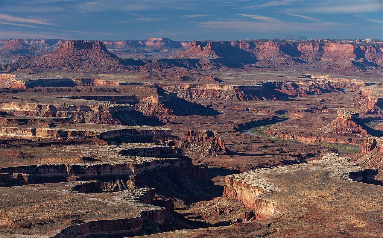 Island in the Sky mesa falling into deep canyon