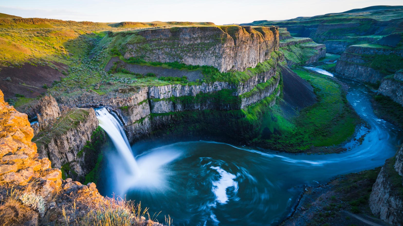 The Palouse dropping into its basalt bowl