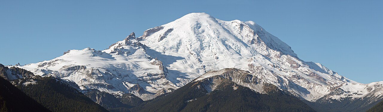 Rainier's ice cap from the western air